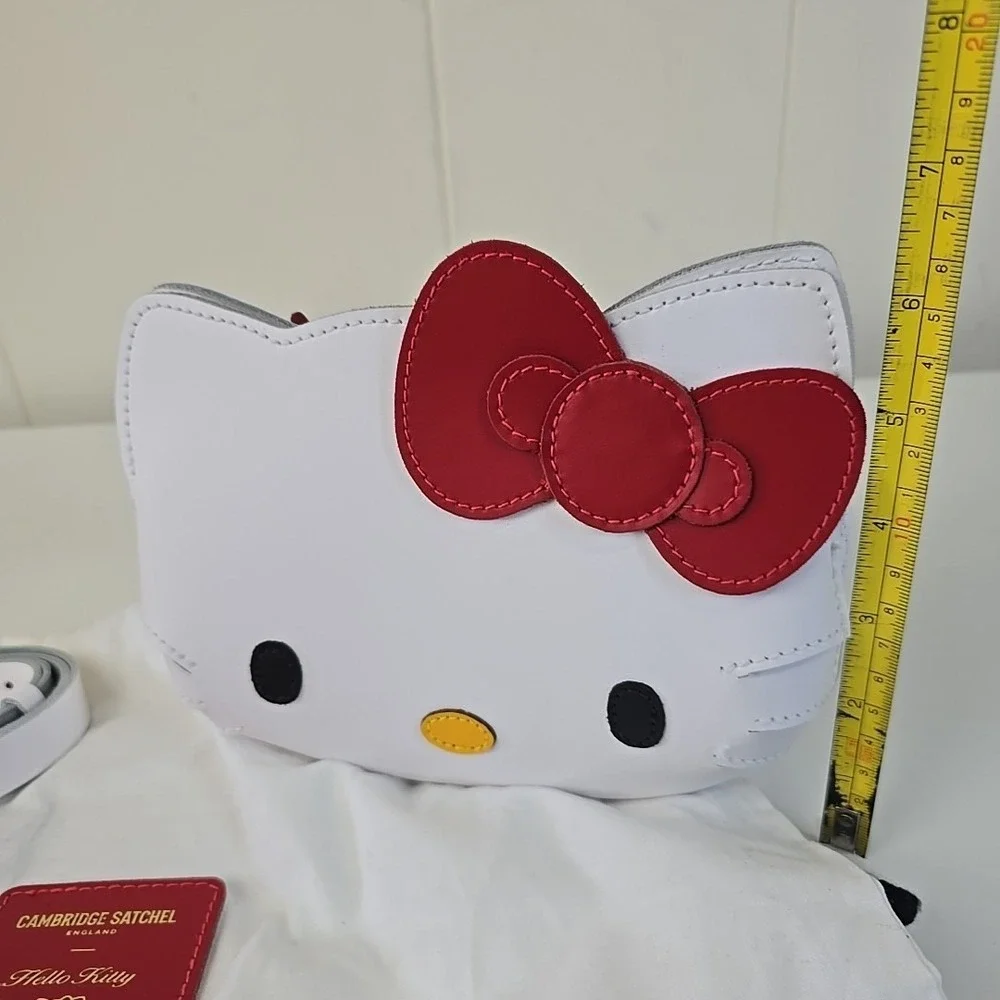 HELLO KITTY Face Bag Cambridge Satchel White LEATHER England Crossbody Purse NEW